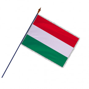 Drapeau Hongrie avec hampe, franges et galon argent | MACAP