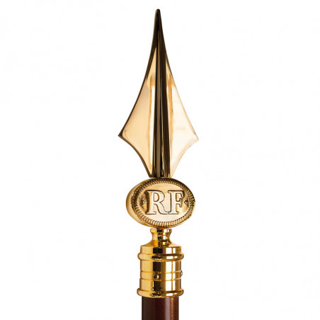 flamme avec Olive RF pour drapeau de défilé officiel