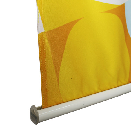 Gros plan Kakémono Suspendu : avec barre basse de suspension (en alu blanc)