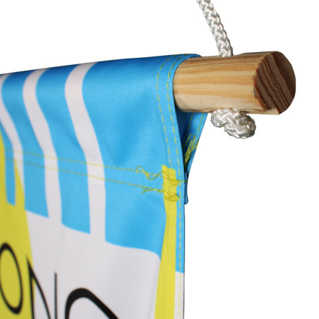 Gros plan Kakémono Suspendu (fixation barre de suspension en bois) - MACAP