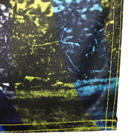 Gros plan bas du Kakémono Suspendu : avec œillets (côtés hauts)