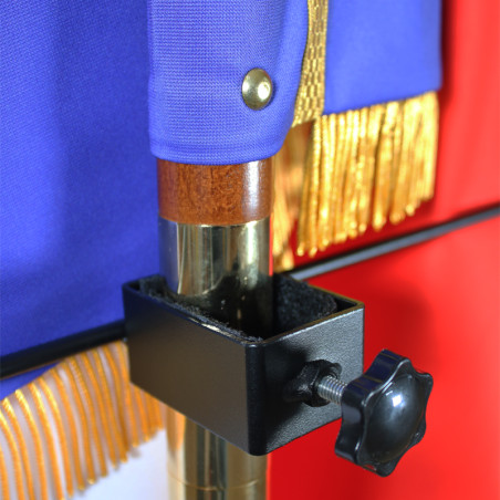 Gros plan sur Cintre de maintien pour drapeau : d'ornement (Acier)