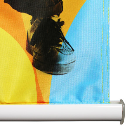 Gros plan Kakémono Suspendu : avec barre basse de suspension (en alu blanc) côté bas droit