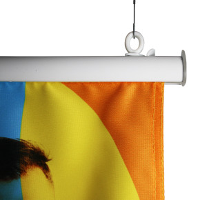 Kakémono Suspendu : avec barre de suspension (en alu blanc) en haut