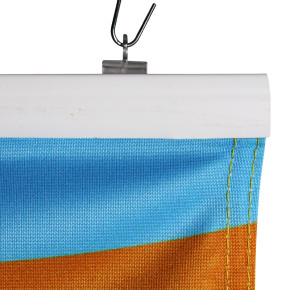 Kakémono Suspendu : avec barre de suspension (en plastique) vue fixation haute