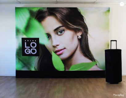 Le stand parapluie est utilisé pour aménager un salon ou décorer votre entreprise