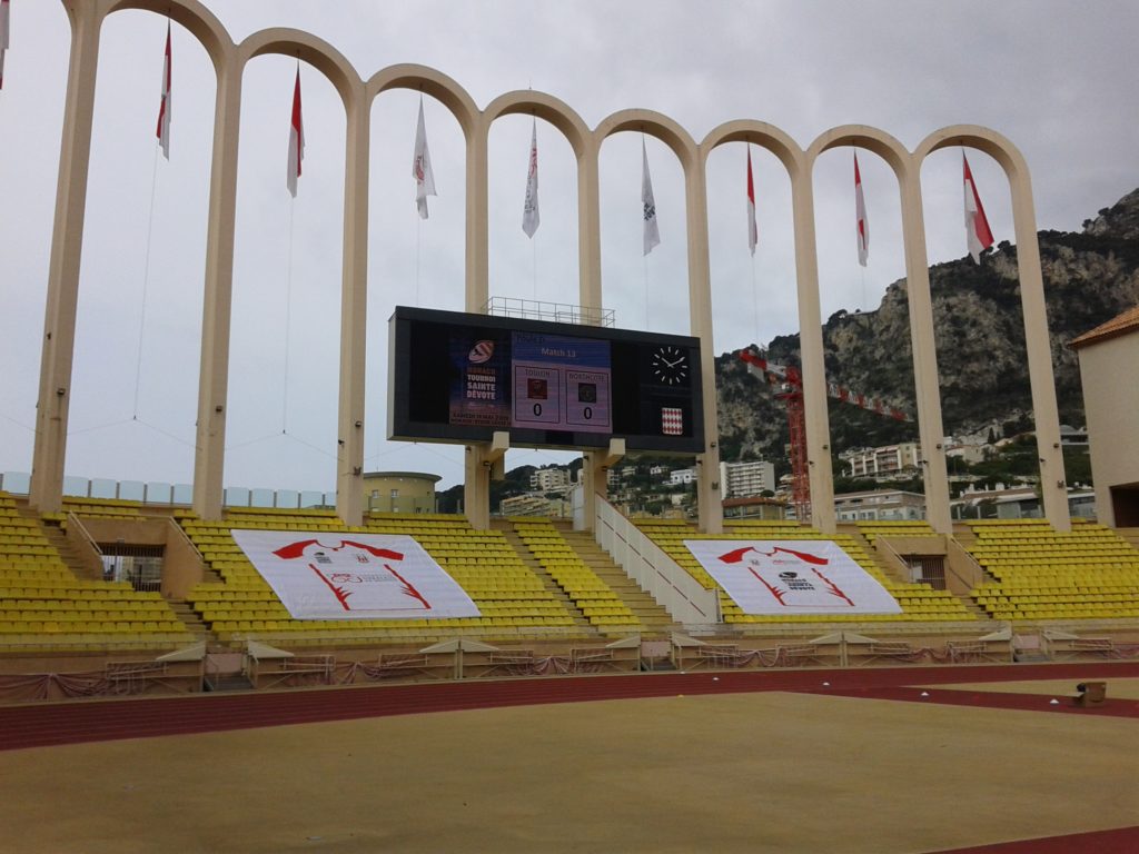 habillage de tribune au Stade Louis II de Monaco pour le tournoi Sainte Dévote
