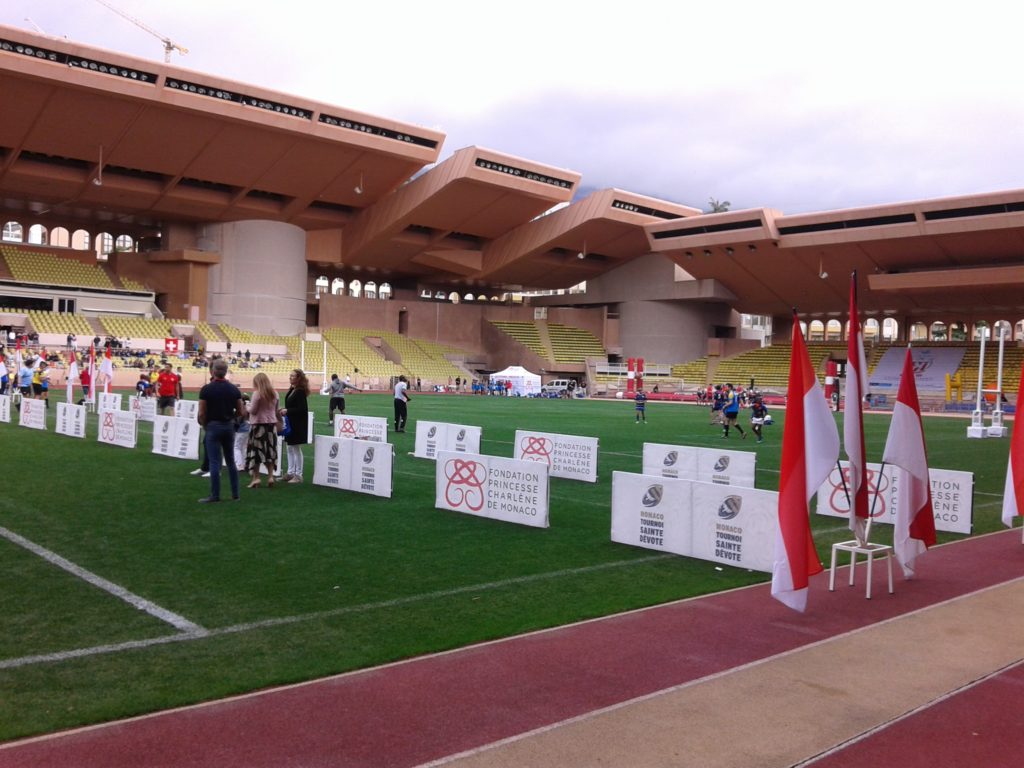 habillage de barrière Fondation Princesse Charlène au Stade Louis II de Monaco