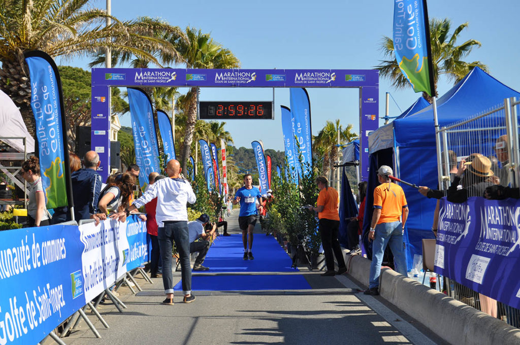 La ligne d'arrivée du marathon de Saint-Tropez édition 2019, made by Macap