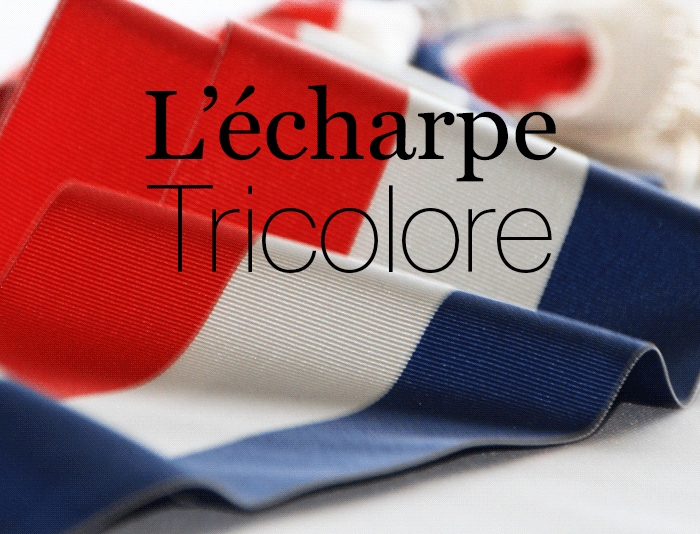 L'écharpe tricolore autrement appelée echarpe de maire est un accessoire officiel