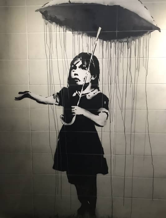 Banksy petite fille au parapluie