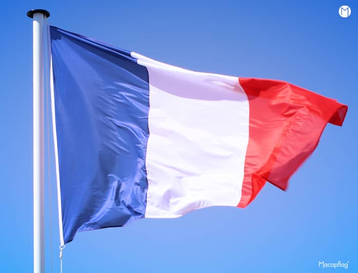 Le drapeau france pour mat décliné en plusieurs formats et matières