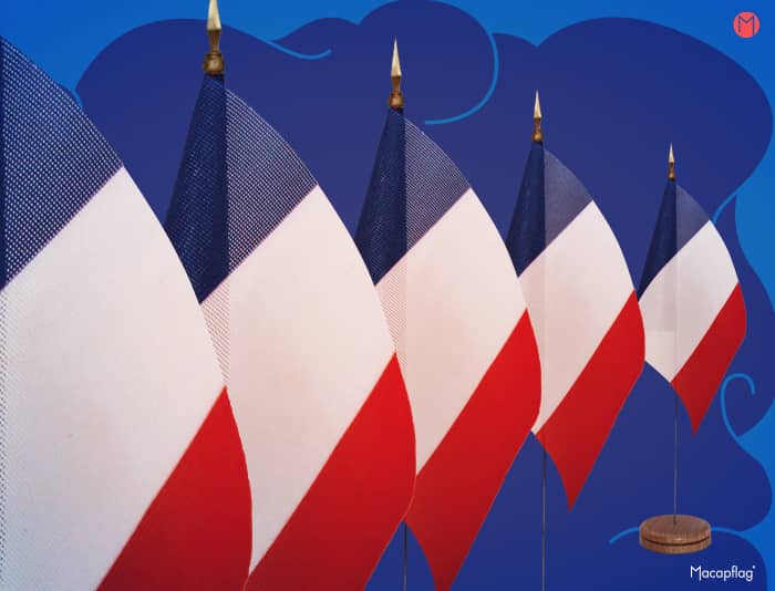 Le mini drapeau de table aux couleurs de la république