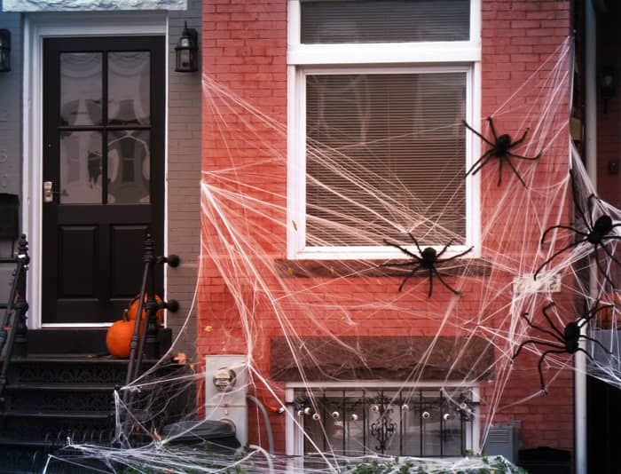 Décoration d'un extérieur de maison pour Halloween