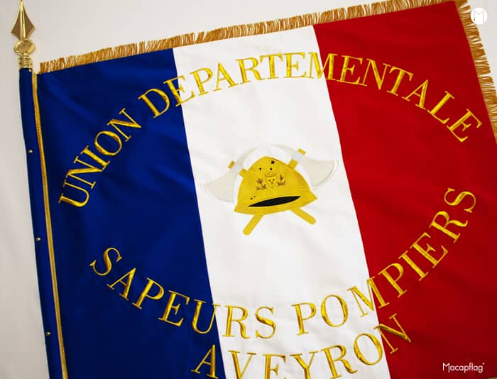 drapeau France brodé sur hampe