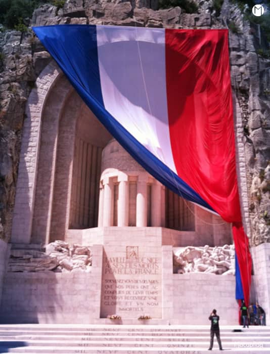 Le gigantesque drapeau France