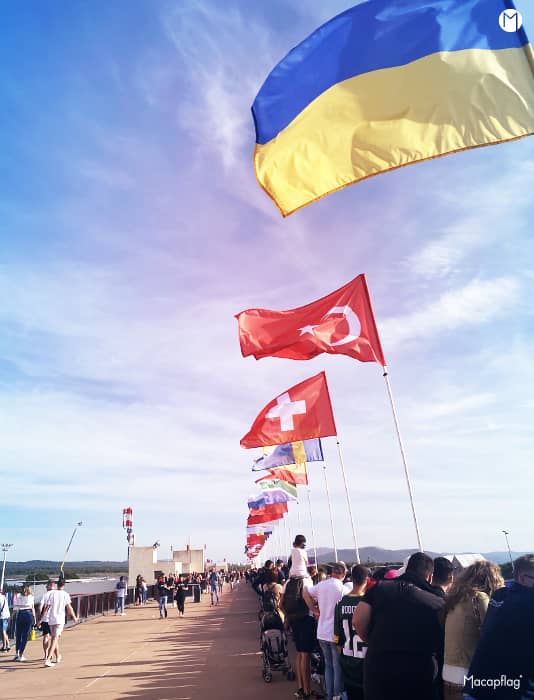 Drapeaux des pays pour mâts circuit Paul Ricard