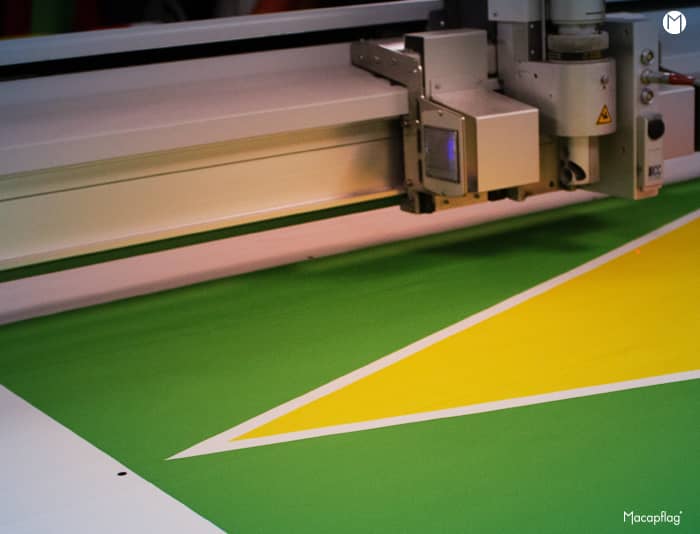 Découpe laser numérique d'un drapeau Macap