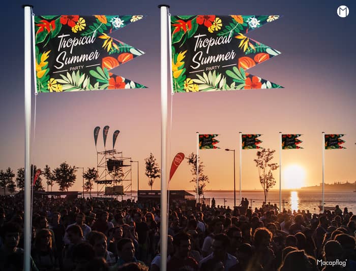 Drapeau imprimé forme trident