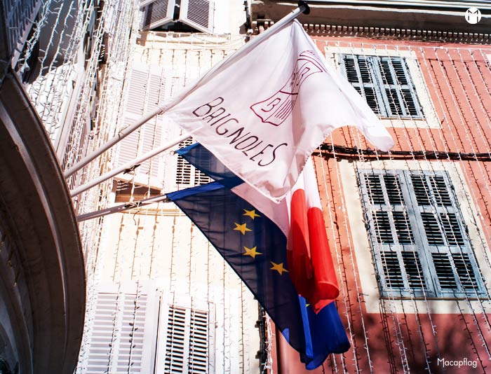 mâts pour drapeaux de façade